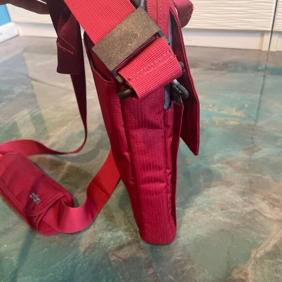 STM iPad/Tablet Crossover Bag - Picture 4 of 7